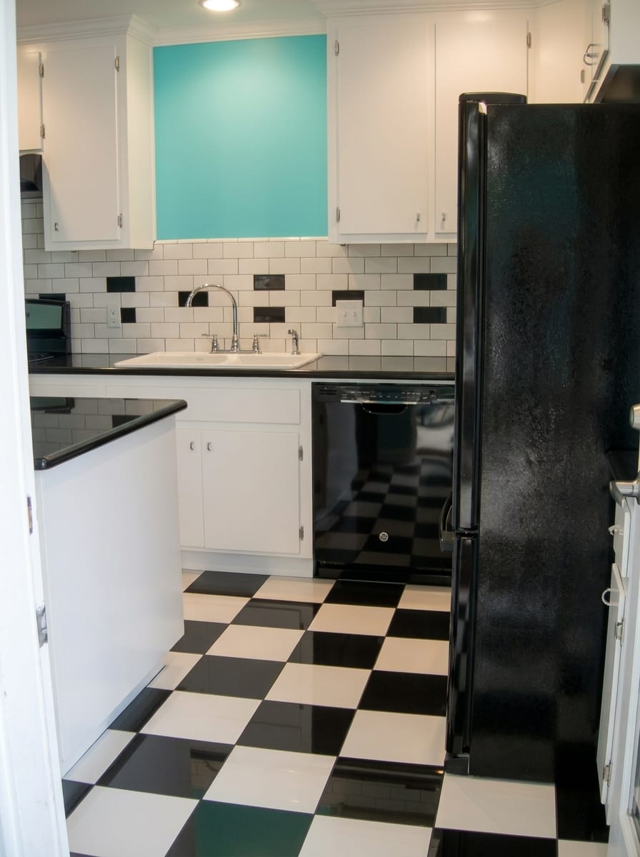 Bresline 1950s style diner kitchen: Setting white subway tile backsplash with black decorative border