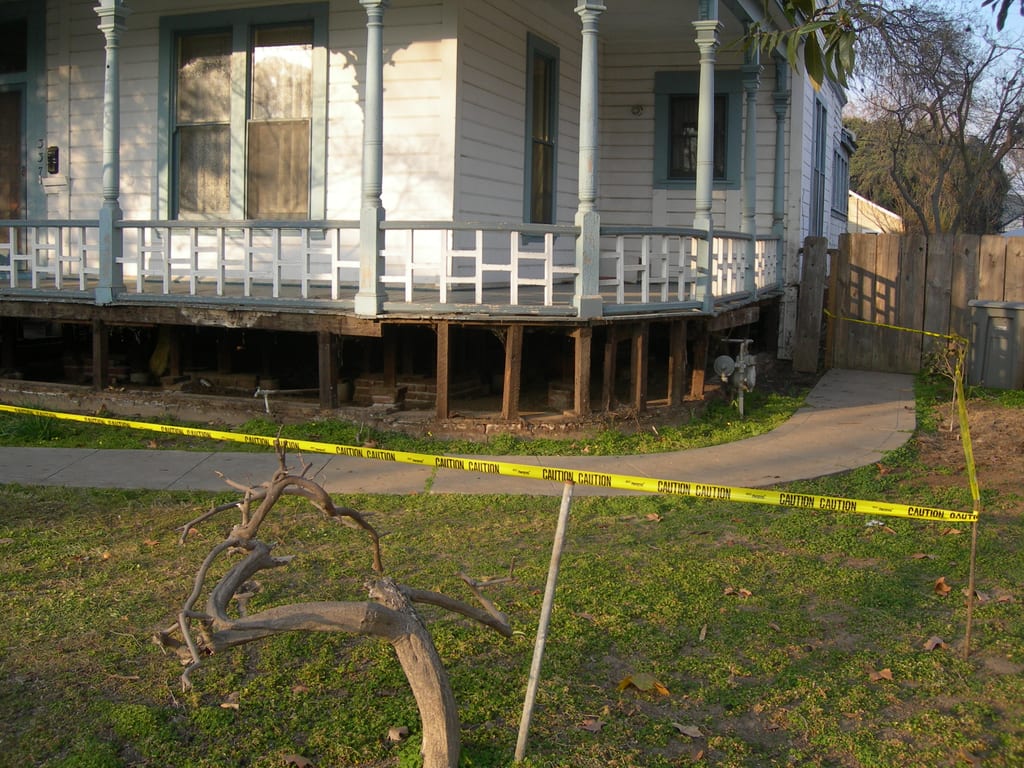 1889 Victorian home restoration: Excavation beneath raised home for reinforced concrete perimeter footing