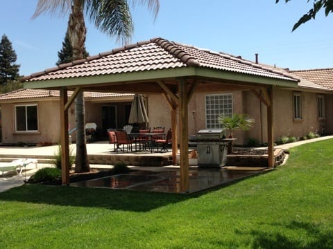 Covered stone outdoor kitchen: Covered stone outdoor kitchen: construction progress and structural craftsmanship