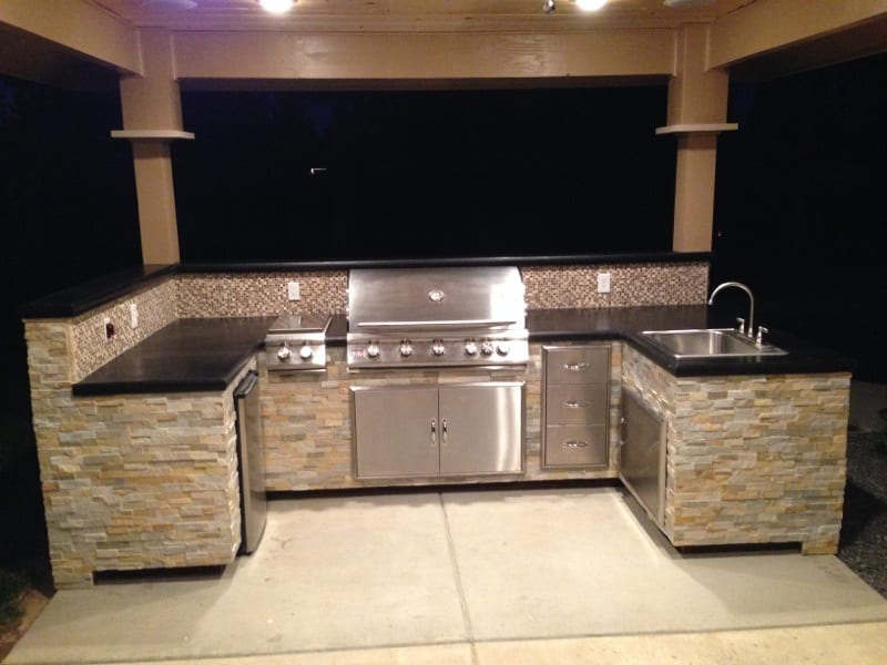 Covered stone outdoor kitchen: Covered stone outdoor kitchen: construction progress and structural craftsmanship