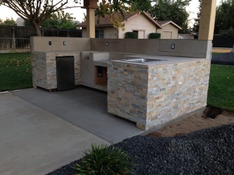 Covered stone outdoor kitchen: Covered stone outdoor kitchen: construction progress and structural craftsmanship